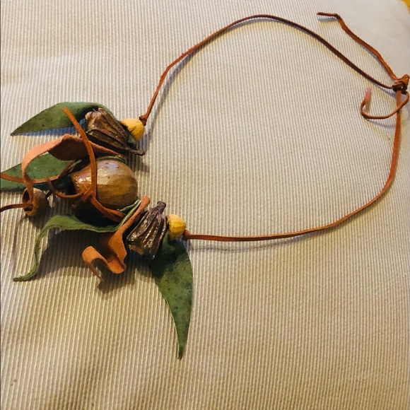 Felt leaves leather wooden Necklace - Picture 3 of 8